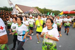 BIB: 
                            <button type="button" onclick="openModal(3530775)" class="btn btn-primary btn-sm float-right btn-popup" data-toggle="modal" data-target=".modal-high-quality">
                        <i class="fas fa-shopping-cart"></i> Add to Cart
                    </button>
                                            <button type="button" onclick="isThisMe(3530775, true)" class="btn btn-success btn-sm float-right btn-popup btn-isme hidden" data-toggle="tooltip" data-placement="bottom" title="นี่คือรูปของคุณใช่ไหม คลิกที่นี่เพื่อเอาเข้าอัลบั้ม">
                        <i class="fas fa-plus"></i> Add to album
                    </button>
                    <button type="button" onclick="isThisMe(3530775, false)" class="btn btn-warning btn-sm float-right btn-popup btn-isnotme hidden">
                        <i class="fas fa-ban"></i> Remove from album
                    </button>